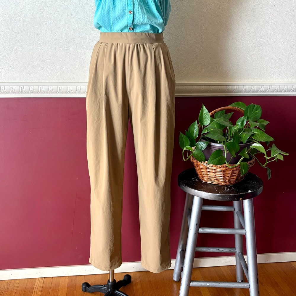 Uniqlo Nylon Ultra Stretch Tapered Pants Size M Beige Pleated Minimalist Comfort